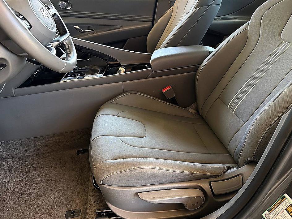 Certified 2025 Hyundai Elantra SEL FWD image 10