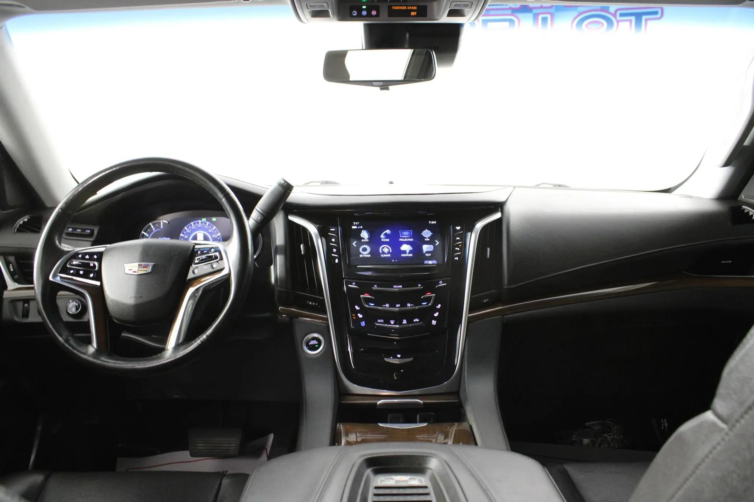 Used 2020 Cadillac Escalade ESV Luxury AWD/4WD image 11
