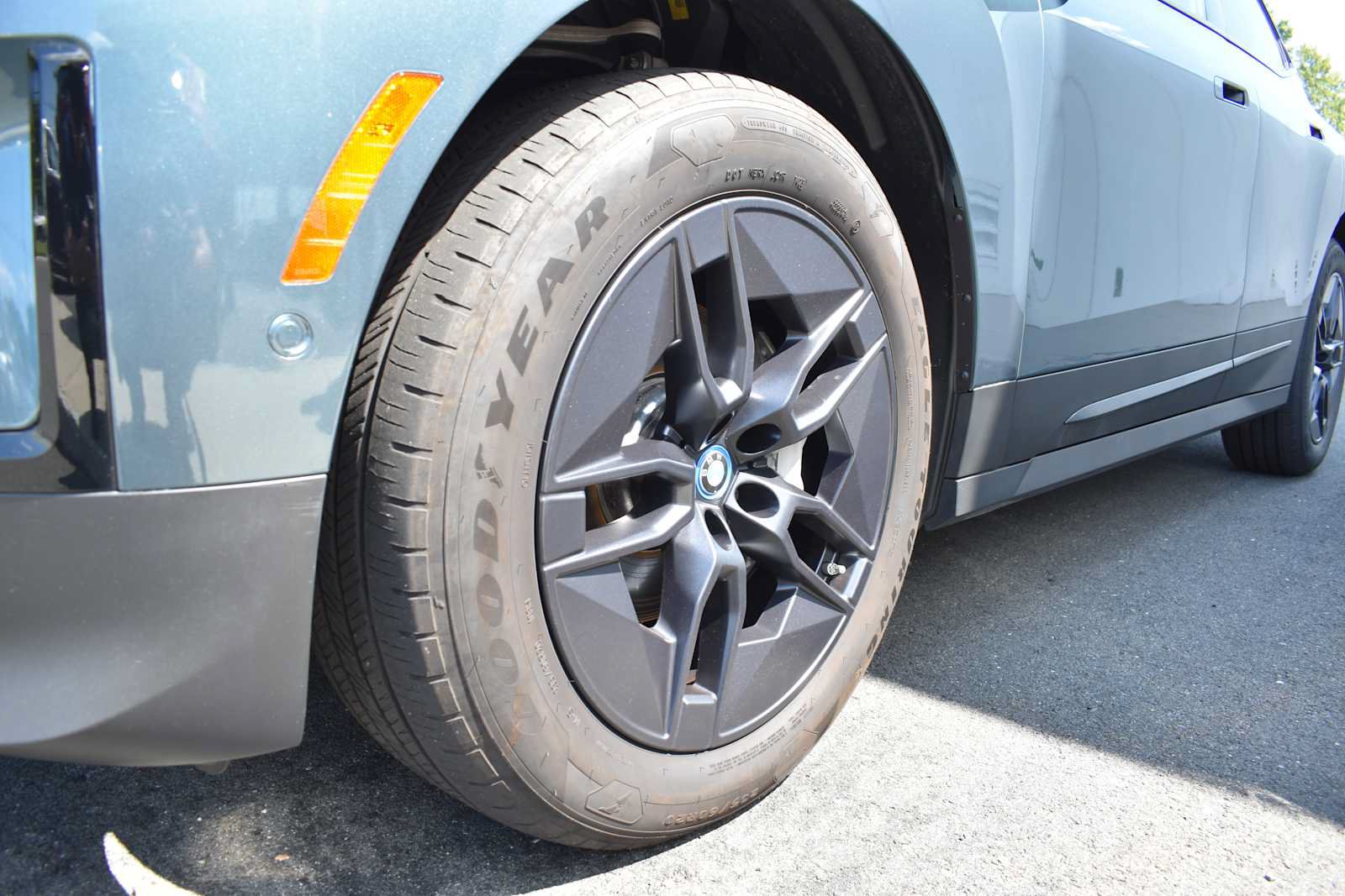 Used 2024 BMW iX xDrive50 AWD/4WD image 16