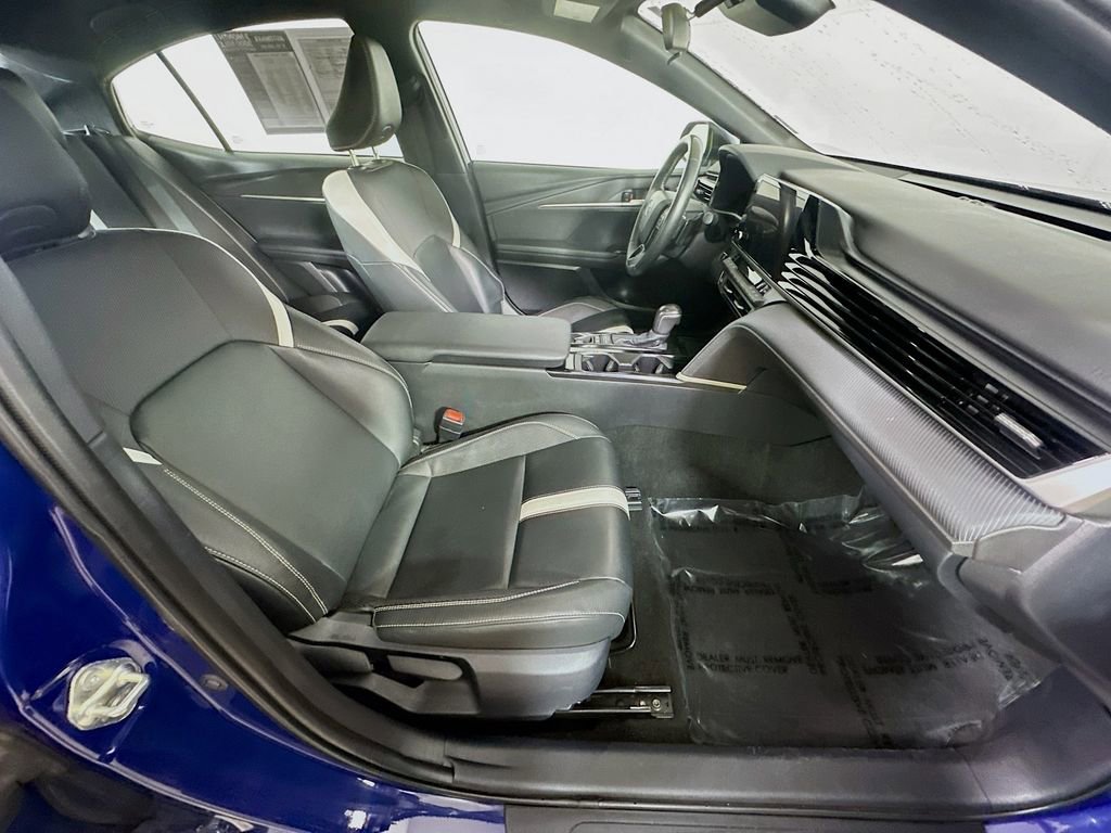 Used 2025 Toyota Camry SE image 12