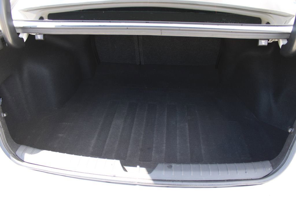 Used 2018 Kia Optima S w/ 18" Alloy Wheels Package image 9