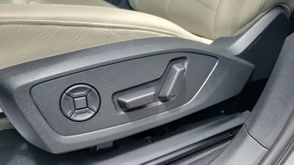 Used 2024 Audi Q3 2.0T Premium image 16