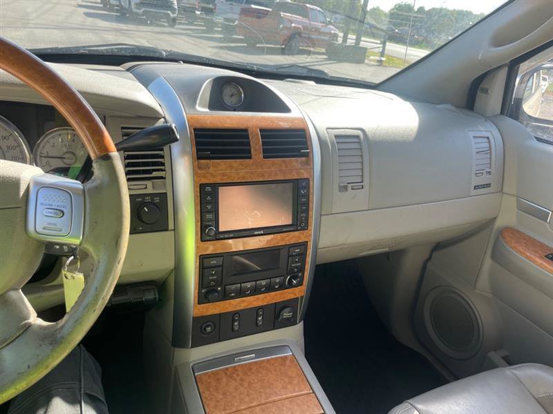 Used 2009 Chrysler Aspen Limited AWD/4WD image 14