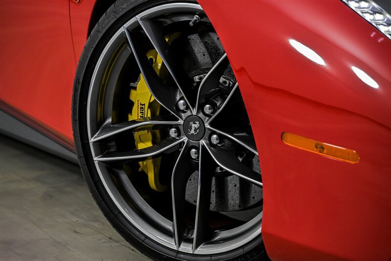 Used 2016 Ferrari 488 GTB RWD image 3