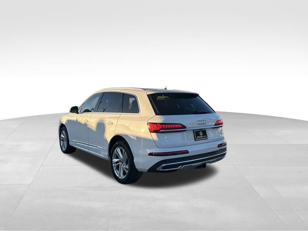 Used 2023 Audi Q7 2.0T Premium w/ Towing Package image 3