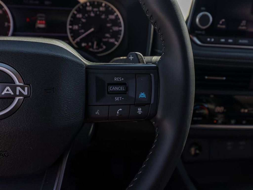 Used 2025 Nissan Rogue SV image 27