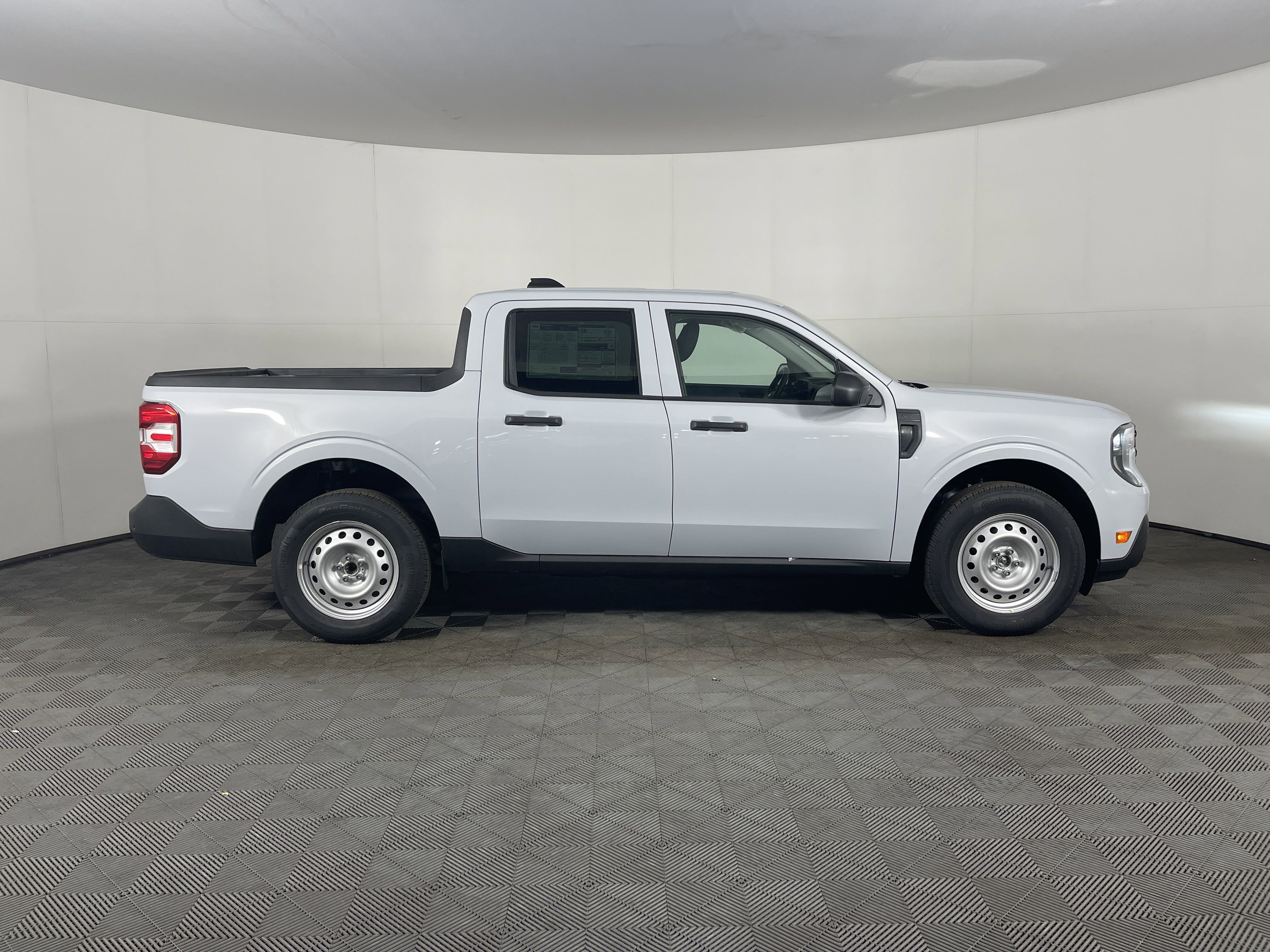 New 2025 Ford Maverick XL image 5