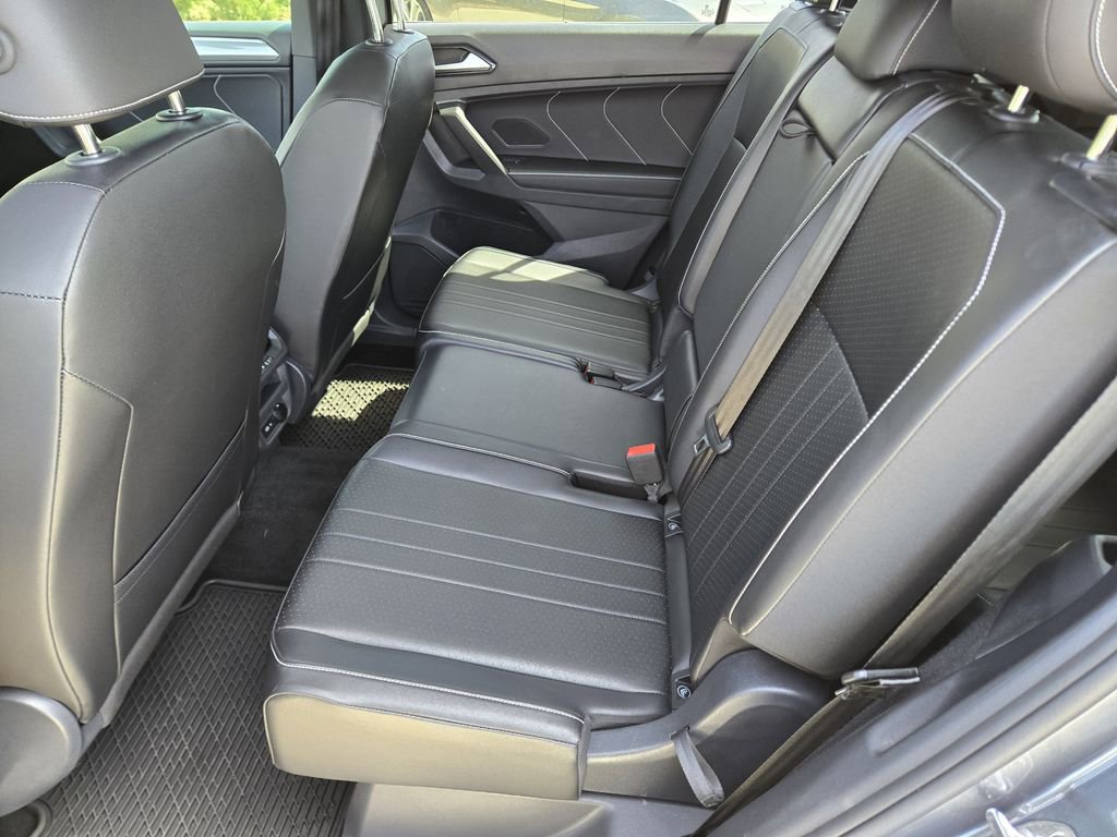Used 2024 Volkswagen Tiguan SE R-Line image 19