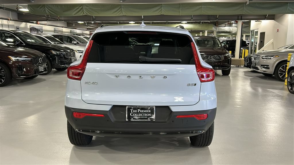 Certified 2026 Volvo XC40 B5 Plus AWD/4WD image 5