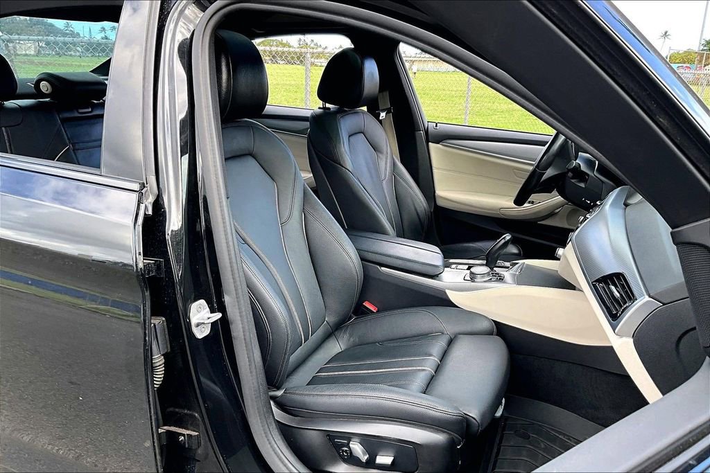 Used 2019 BMW 530e w/ M Sport Package image 7