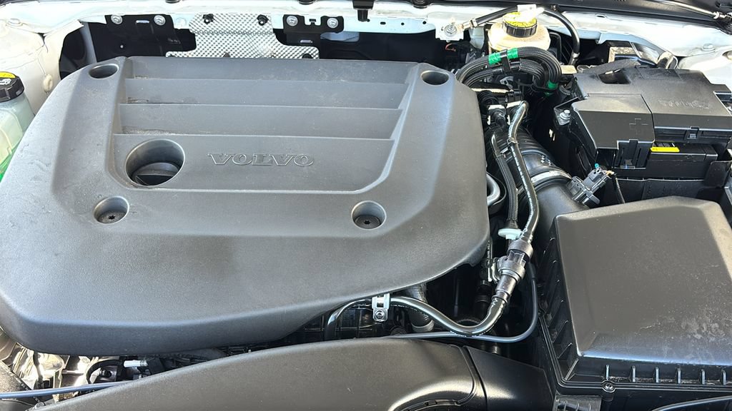 Certified 2026 Volvo XC40 B5 Plus AWD/4WD image 32
