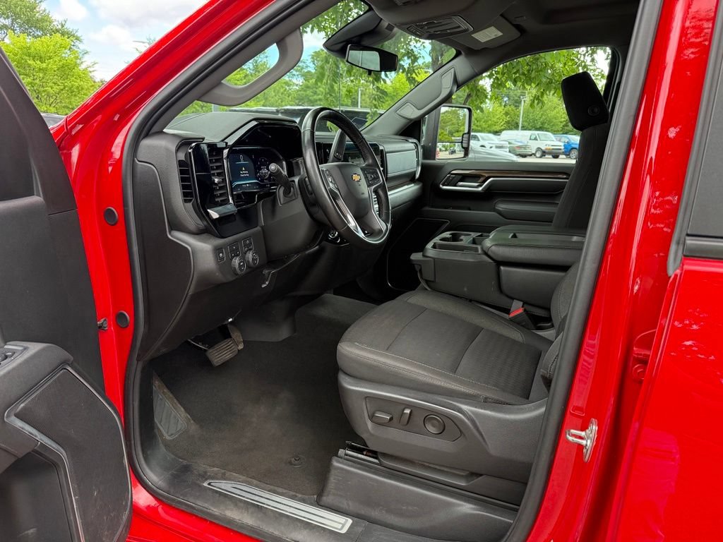 Used 2025 Chevrolet Silverado 2500 LT w/ Convenience Package AWD/4WD image 12