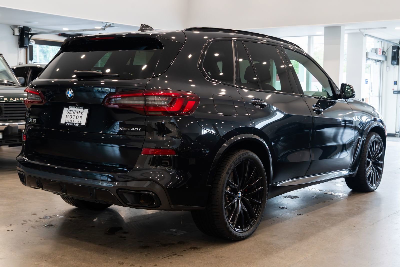 Used 2021 BMW X5 xDrive40i w/ M Sport Package AWD/4WD image 4