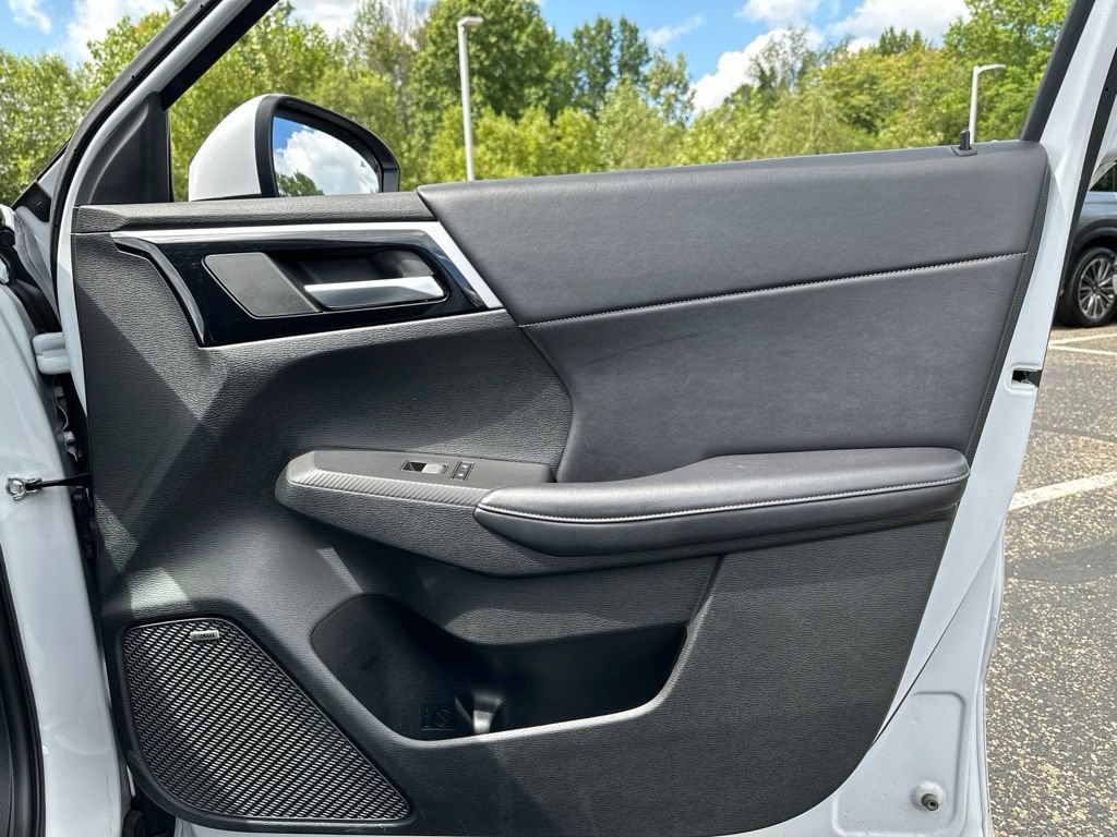 Used 2025 Mitsubishi Outlander SE AWD/4WD image 22