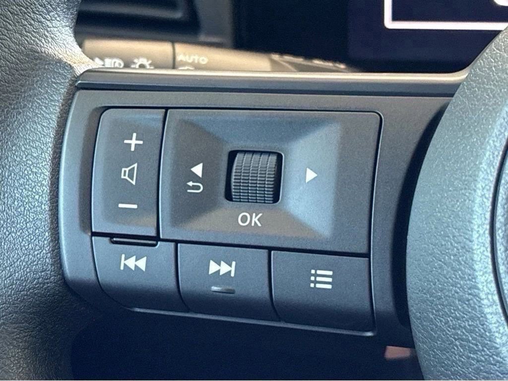 Used 2025 Nissan Kicks SV FWD image 16