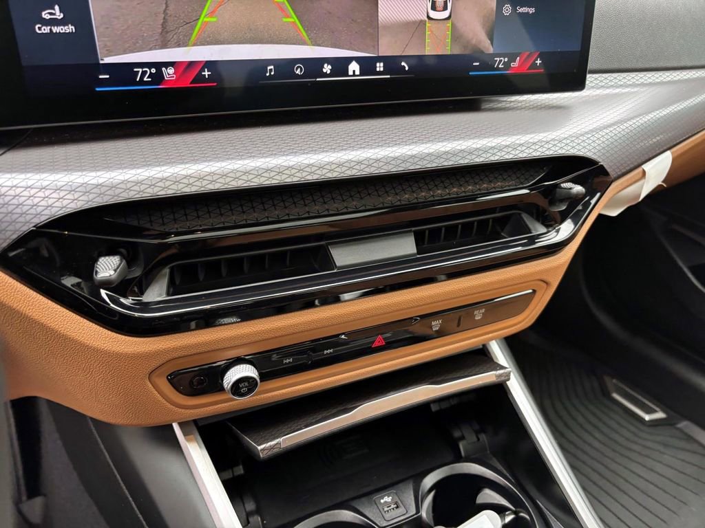 Used 2025 BMW 330i xDrive Sedan w/ Premium Package image 21