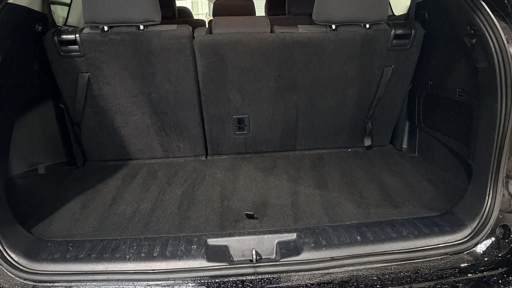 Used 2024 Toyota Highlander LE FWD image 28