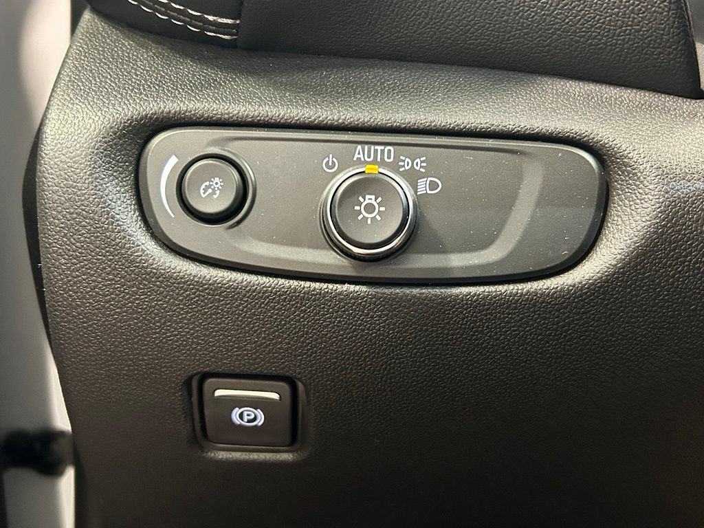 Used 2025 Chevrolet Blazer LT FWD image 7