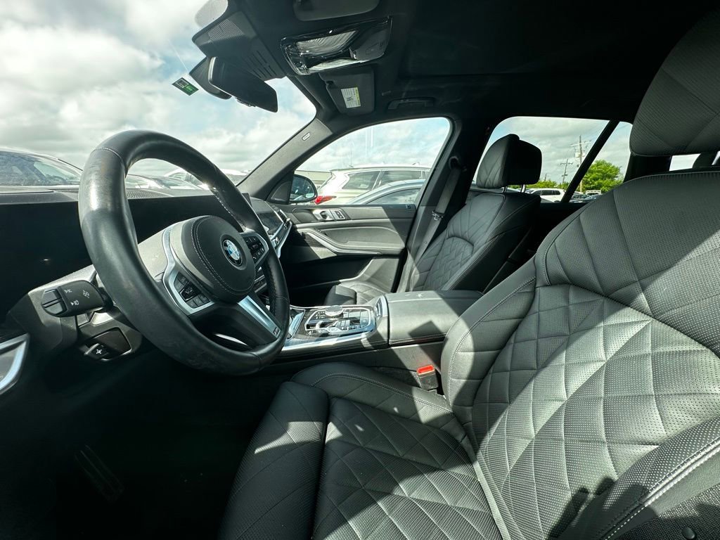 Used 2024 BMW X5 xDrive40i w/ M Sport Package image 4