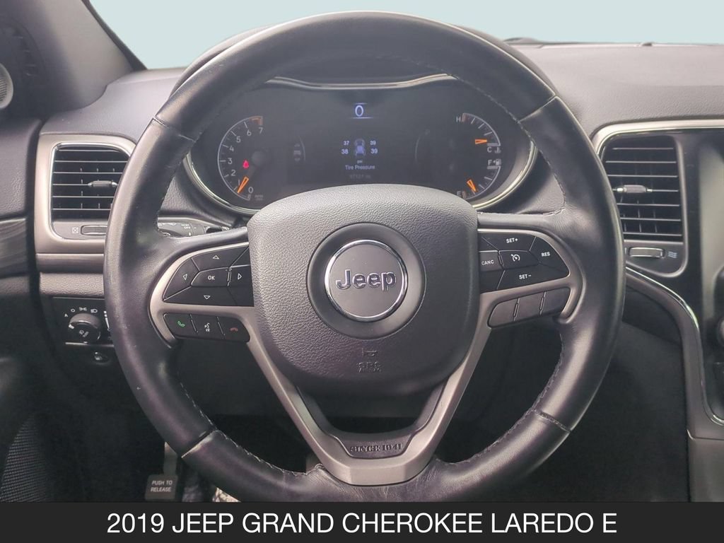 Used 2019 Jeep Grand Cherokee Laredo RWD image 12