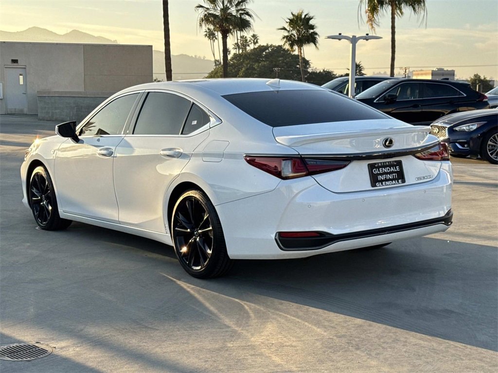 Used 2024 Lexus ES 300h F Sport image 4