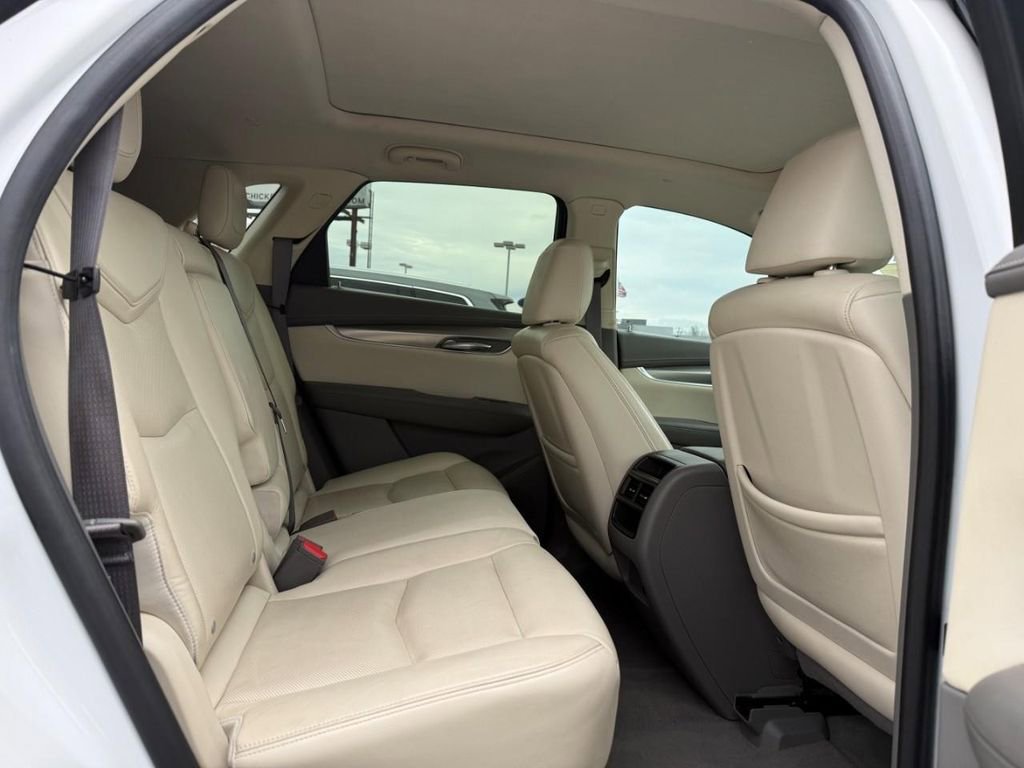 Used 2017 Cadillac XT5 Luxury w/ Driver Awareness Package FWD image 10