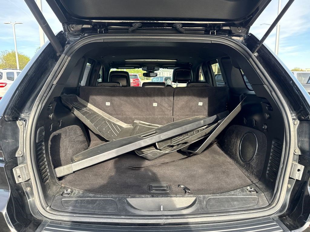 Used 2019 Jeep Grand Cherokee Altitude AWD/4WD image 16