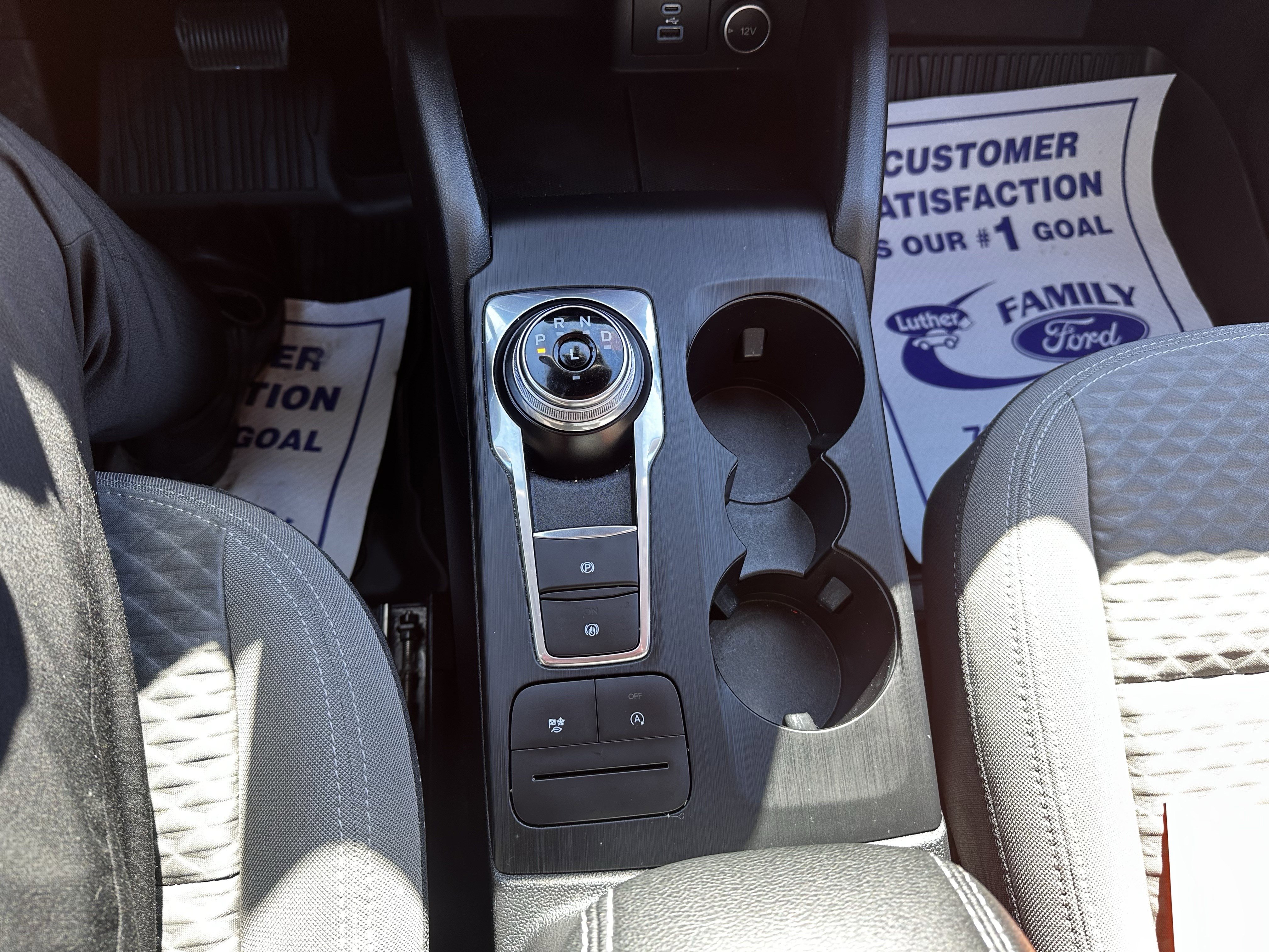 Used 2020 Ford Escape SE image 17