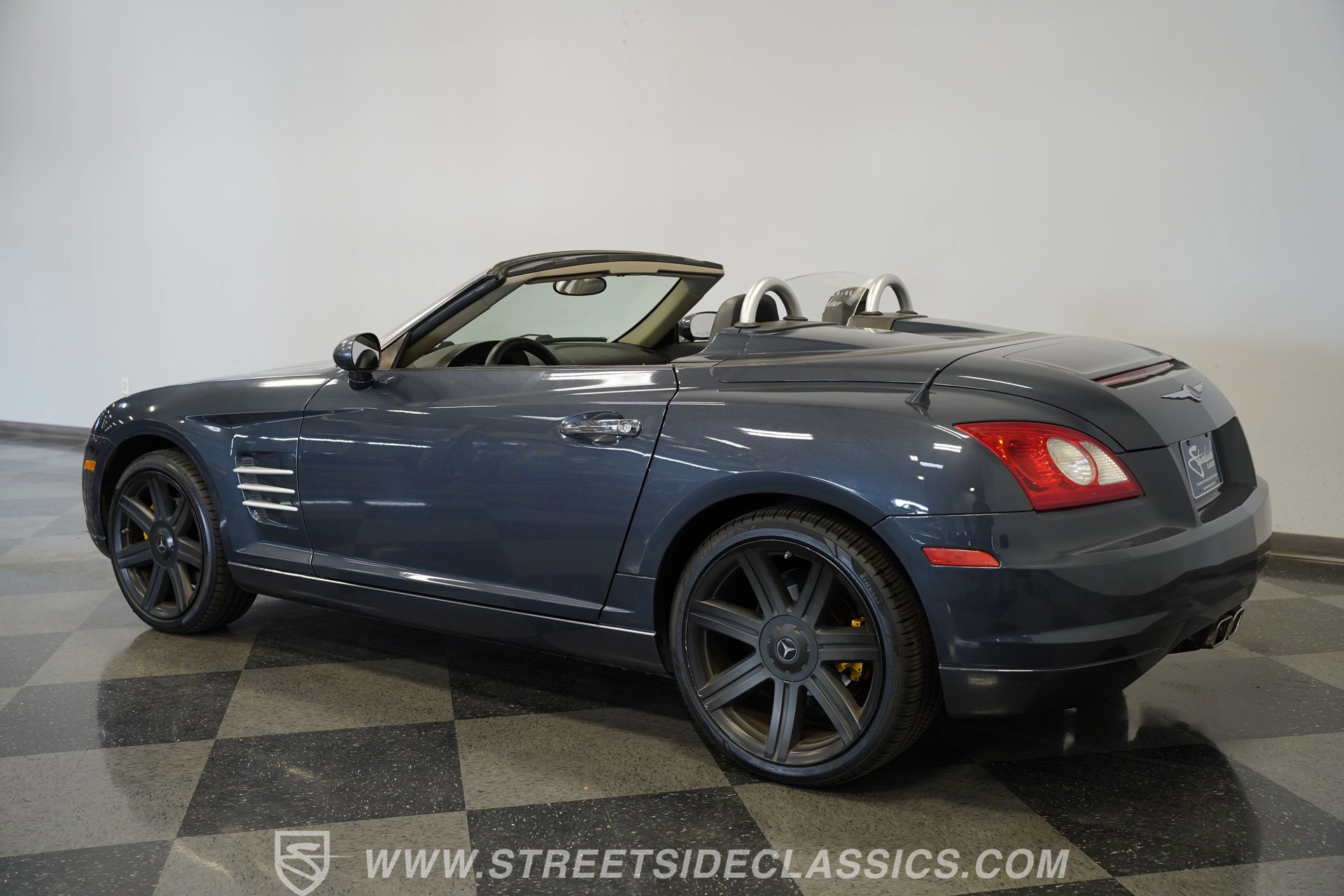 Used 2006 Chrysler Crossfire Limited image 8