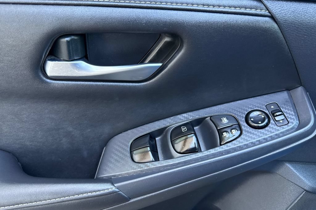 Used 2024 Nissan Sentra SV FWD image 11