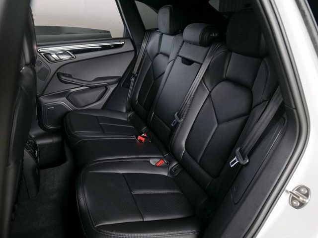 Certified 2026 Porsche Macan AWD/4WD image 13