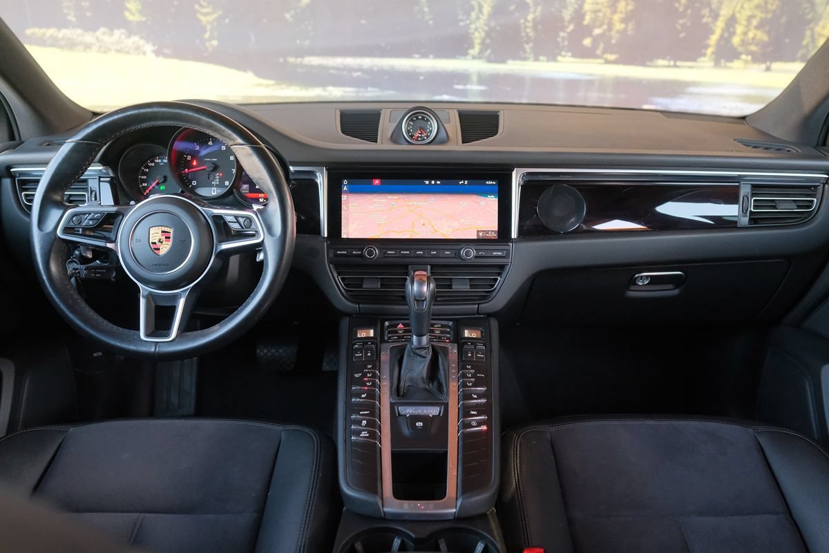 Used 2020 Porsche Macan AWD/4WD image 18