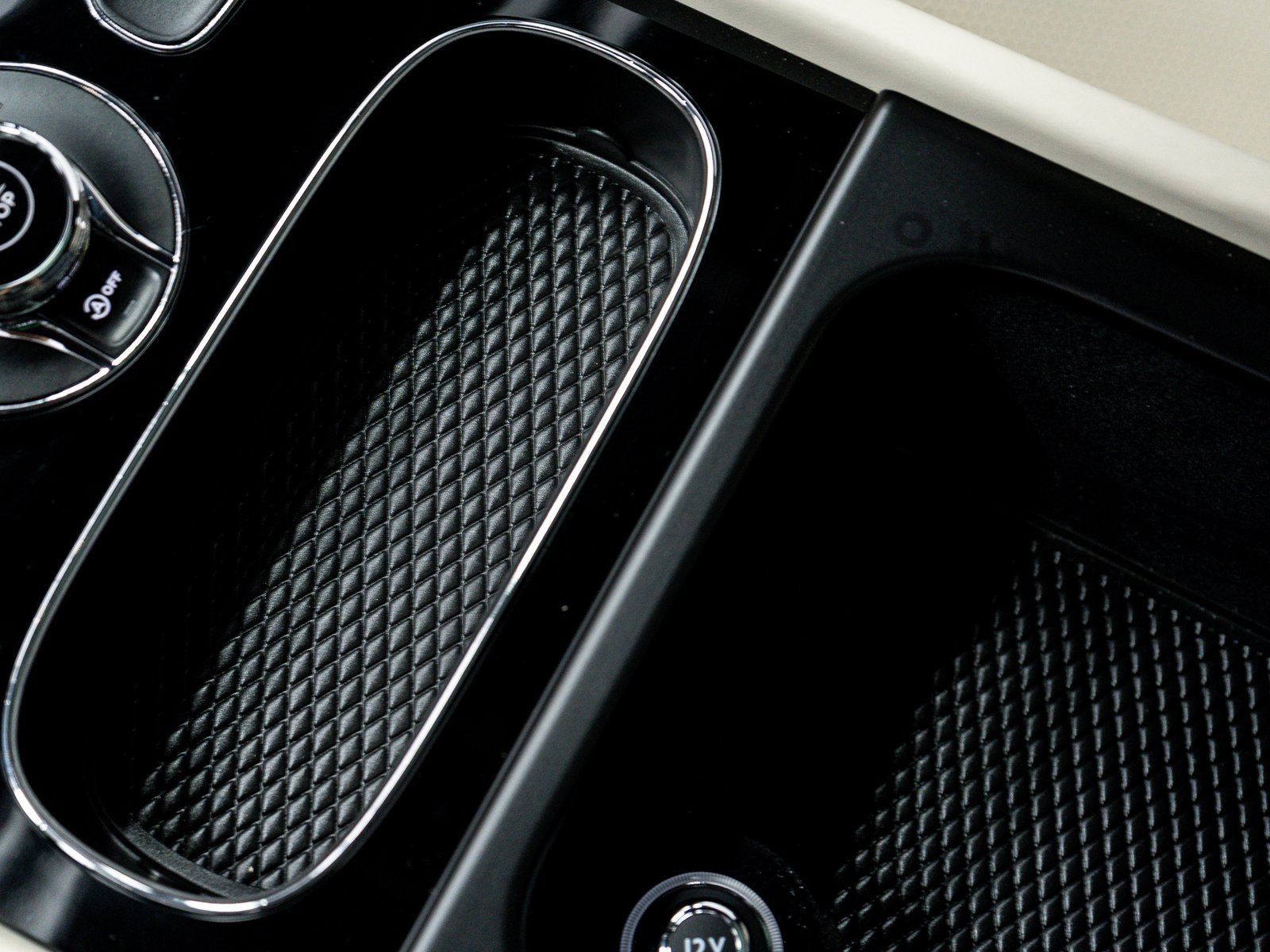 Certified 2023 Bentley Bentayga Extended Wheelbase image 34