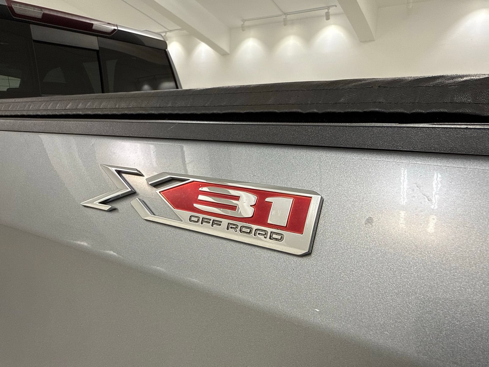 Used 2020 GMC Sierra 1500 SLT w/ SLT Premium Plus Package AWD/4WD image 9