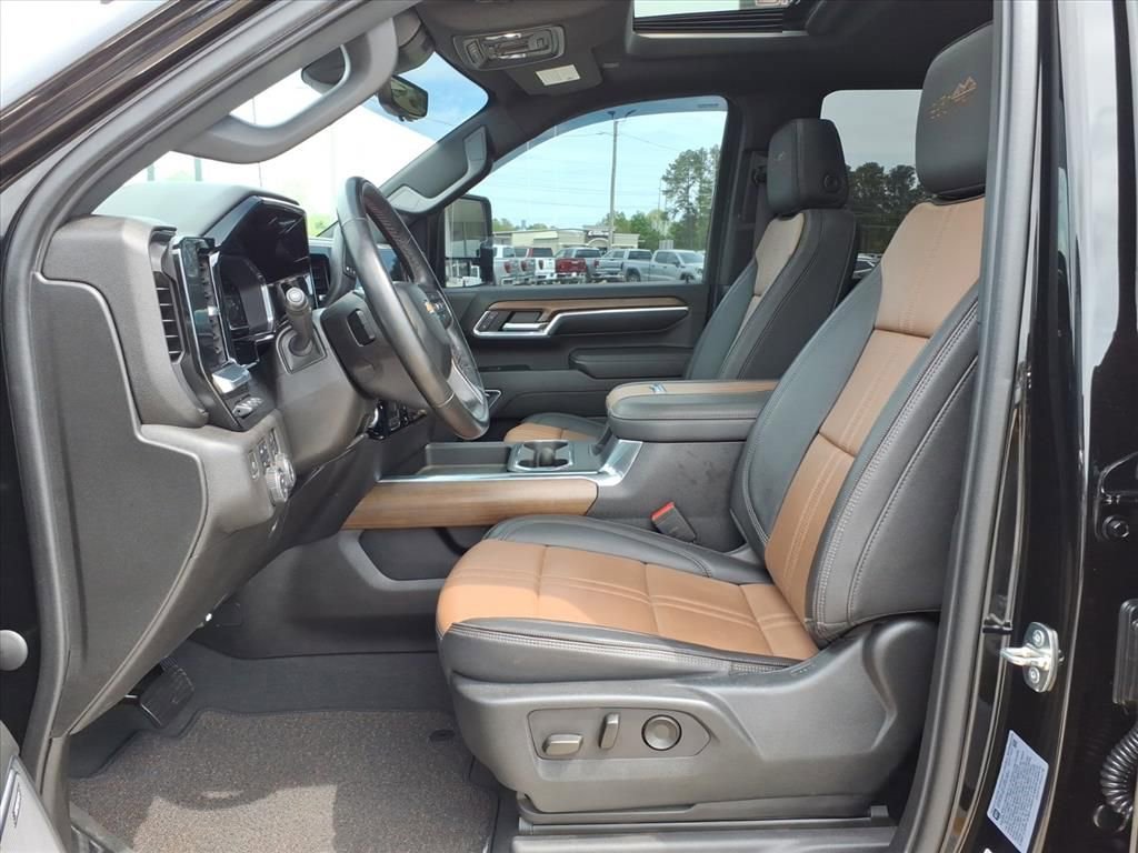 Used 2024 Chevrolet Silverado 3500 High Country w/ High Country Premium Package AWD/4WD image 16