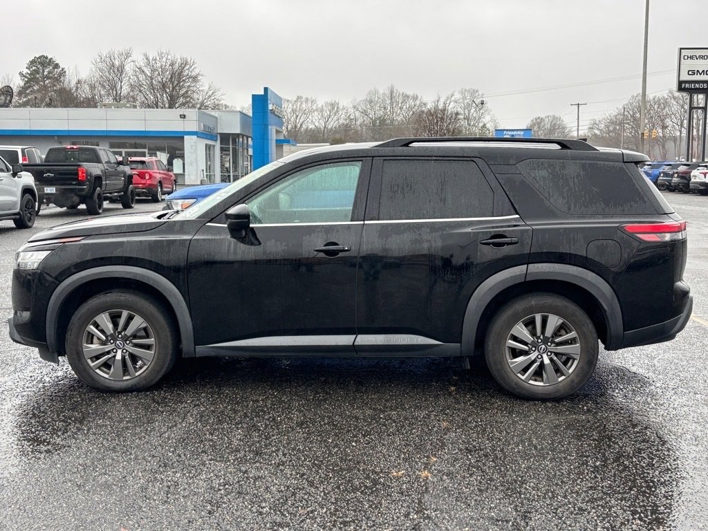 Used 2022 Nissan Pathfinder SV image 3