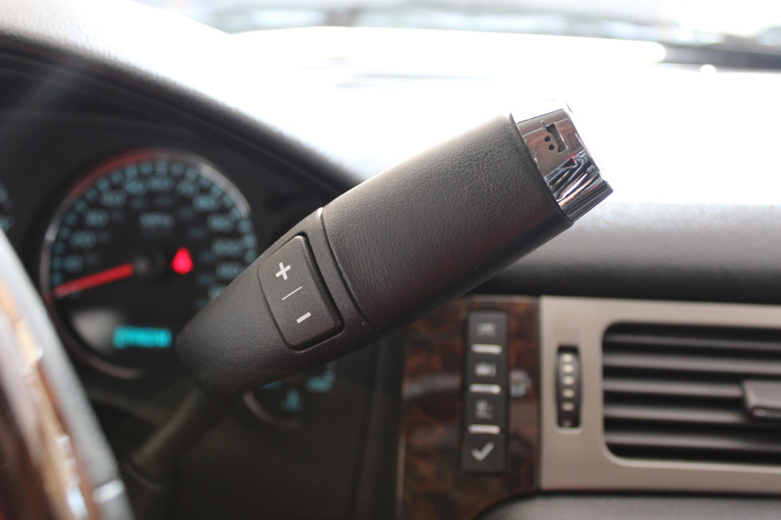 Used 2013 GMC Yukon Denali image 19