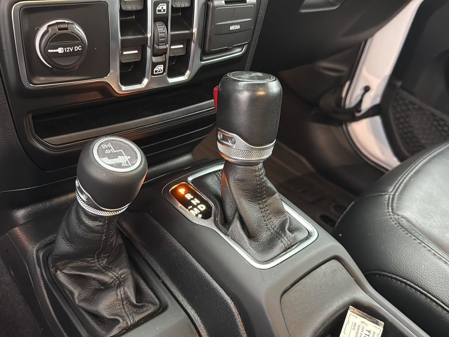 Used 2023 Jeep Wrangler Unlimited Sahara image 23