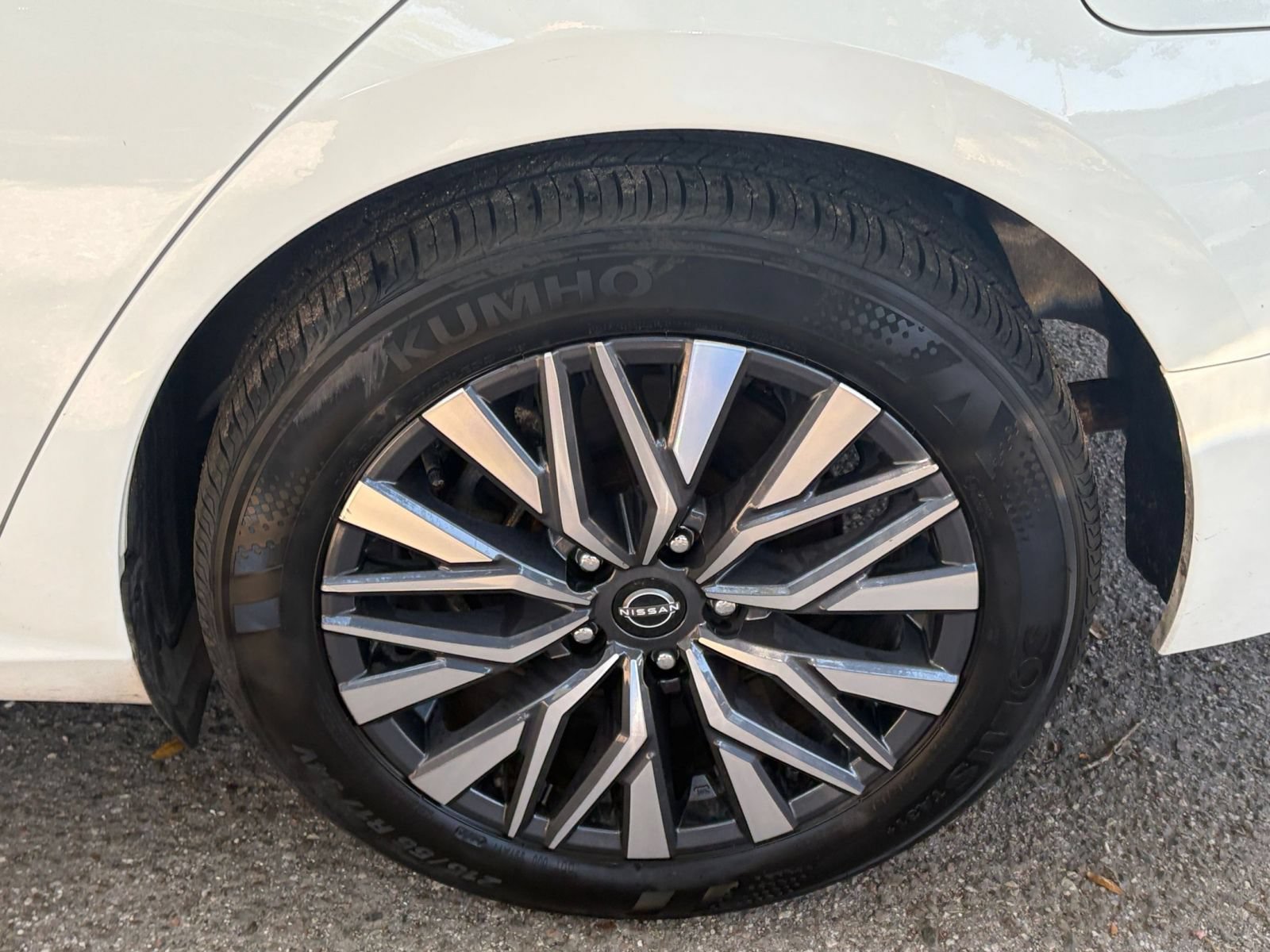 Used 2025 Nissan Altima 2.5 SV FWD image 25