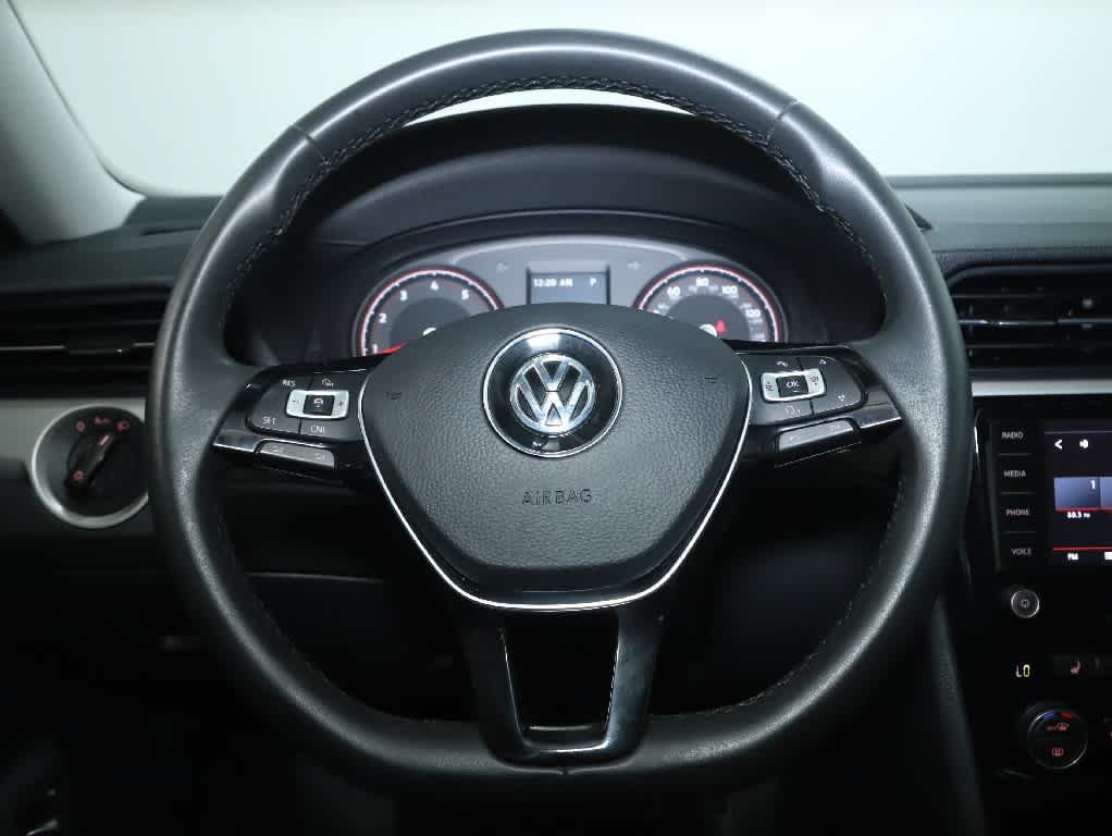 Certified 2022 Volkswagen Passat 2.0T SE FWD image 22