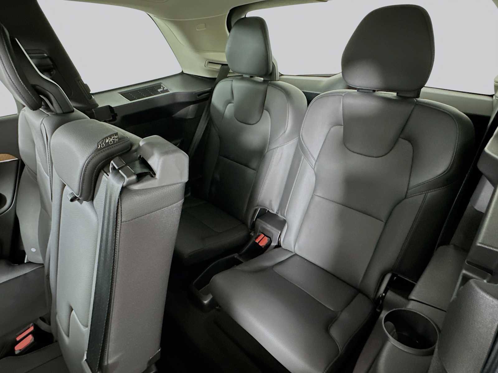 Certified 2025 Volvo XC90 T8 Plus w/ Protection Package Premier image 26