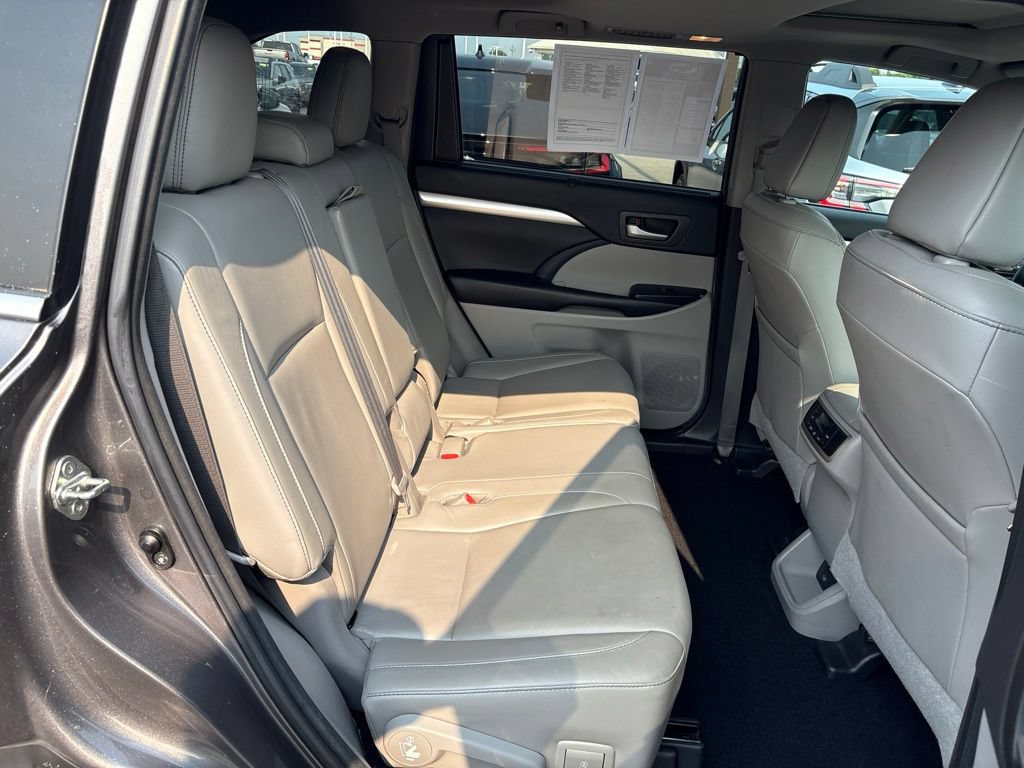 Used 2018 Toyota Highlander XLE AWD/4WD image 11