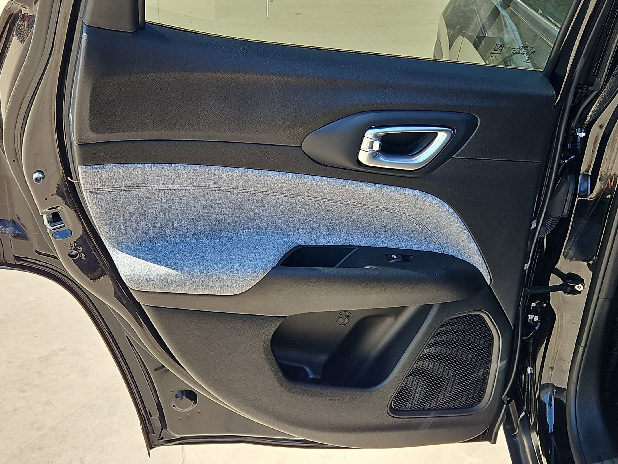 Used 2024 Jeep Compass Latitude image 15