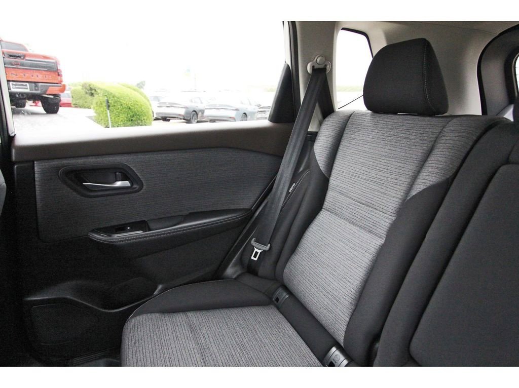 Used 2022 Nissan Rogue SV image 9
