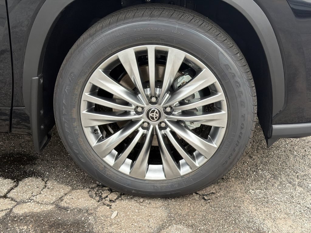 New 2026 Toyota Highlander Platinum AWD/4WD image 13