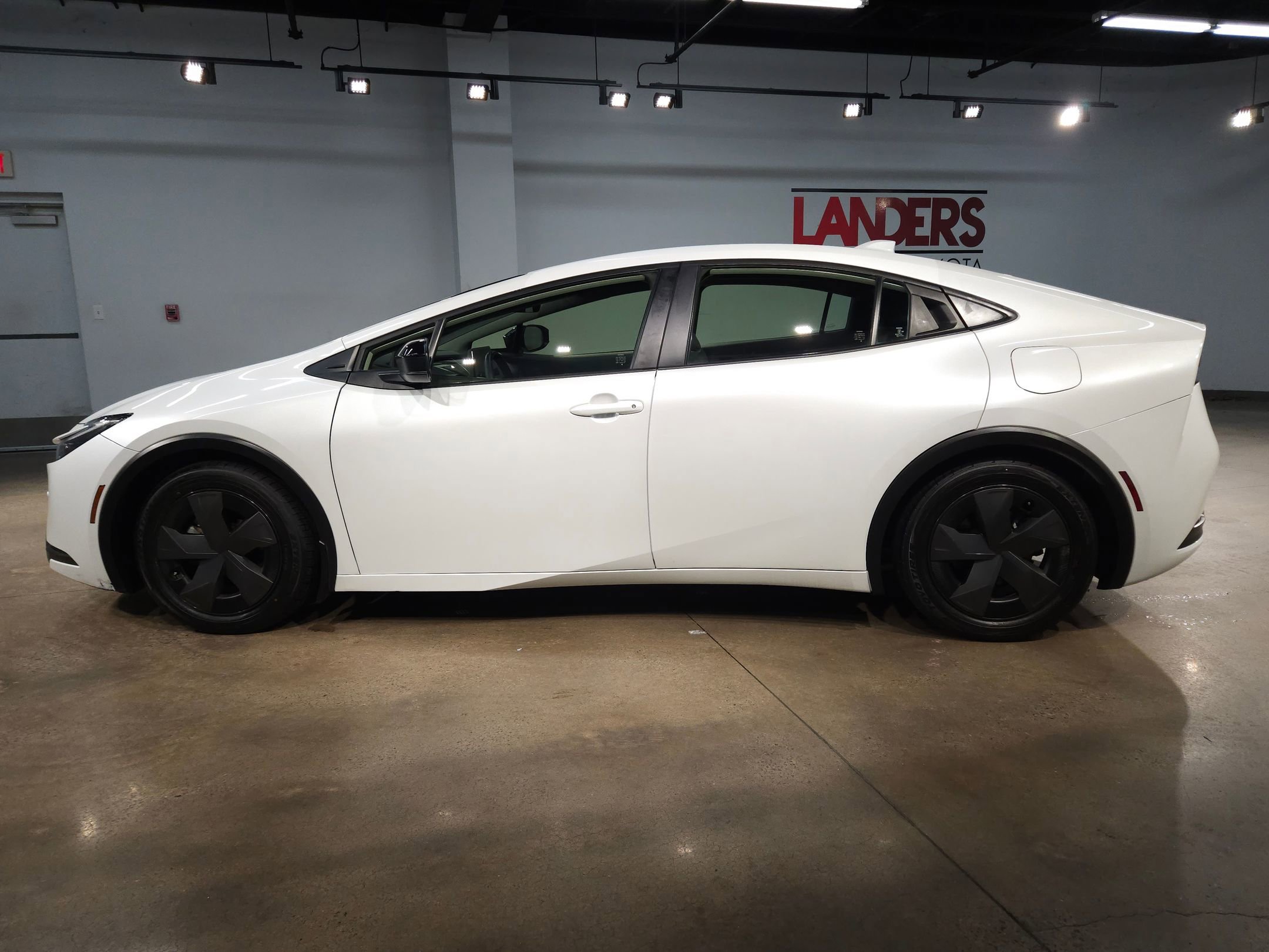 Used 2023 Toyota Prius LE image 4