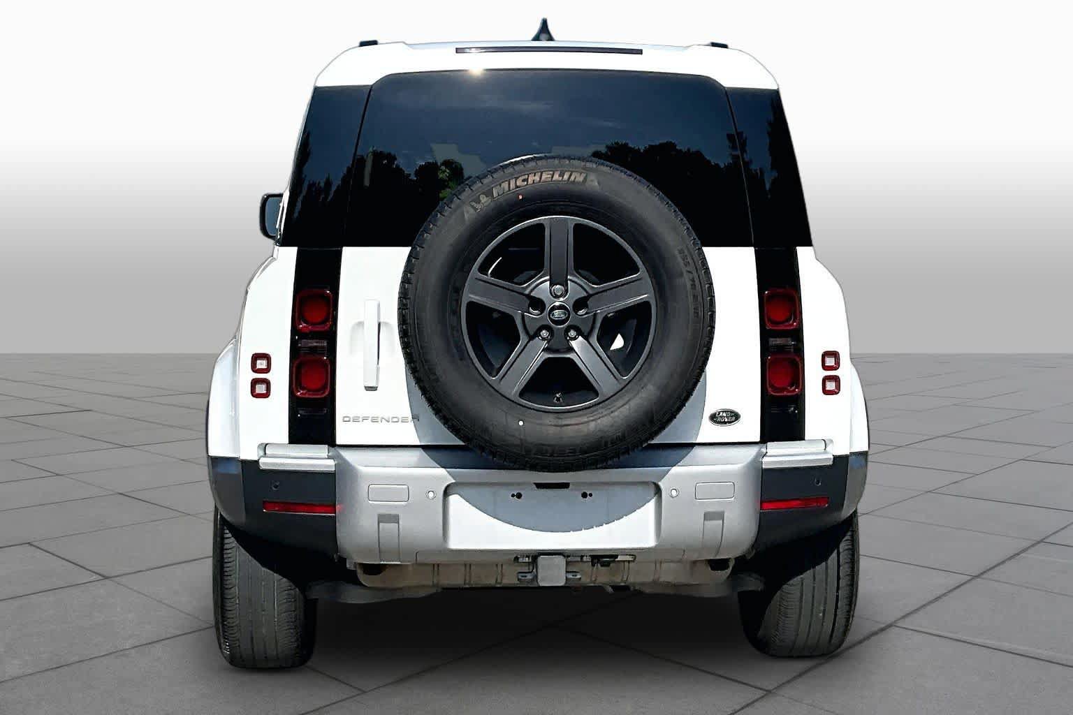 Used 2023 Land Rover Defender 110 S AWD/4WD image 4