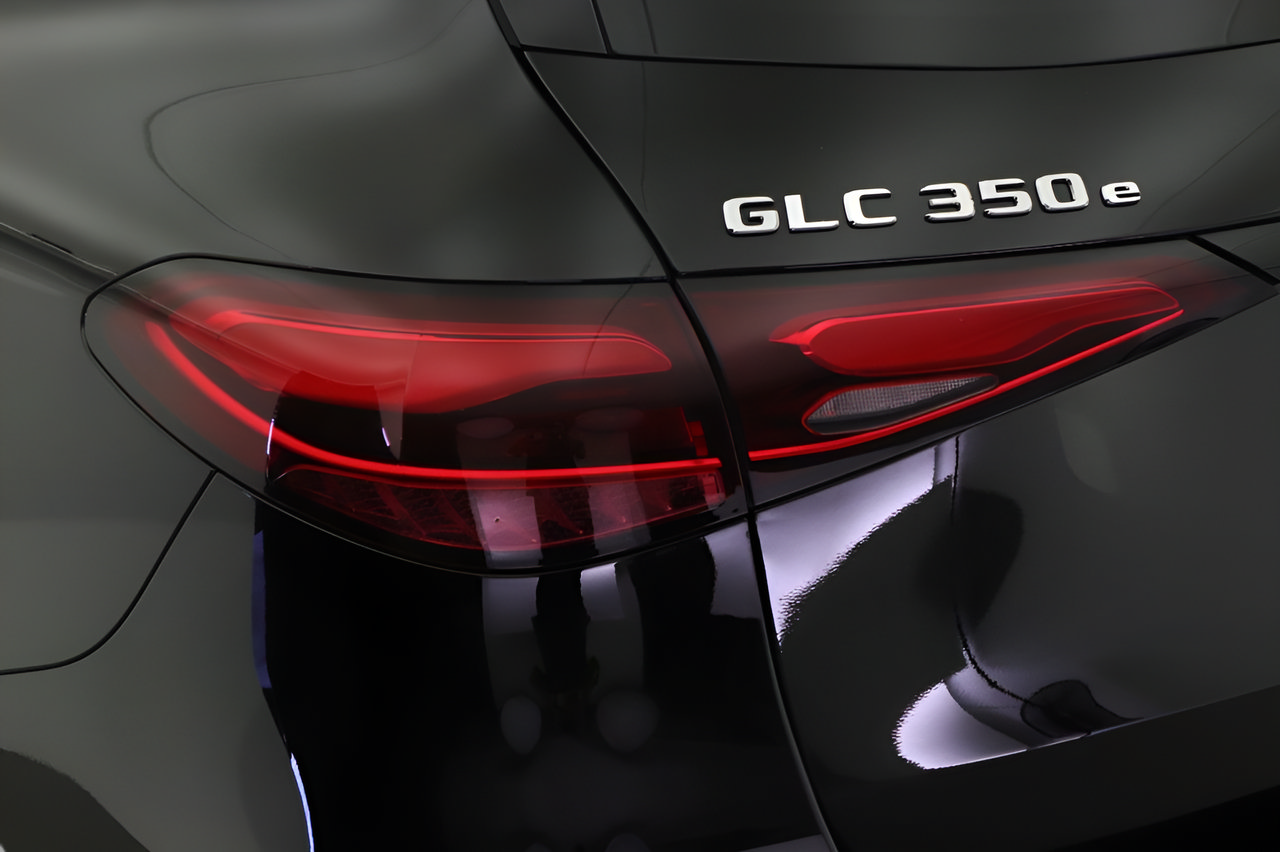 Certified 2025 Mercedes-Benz GLC 350e 4MATIC image 18