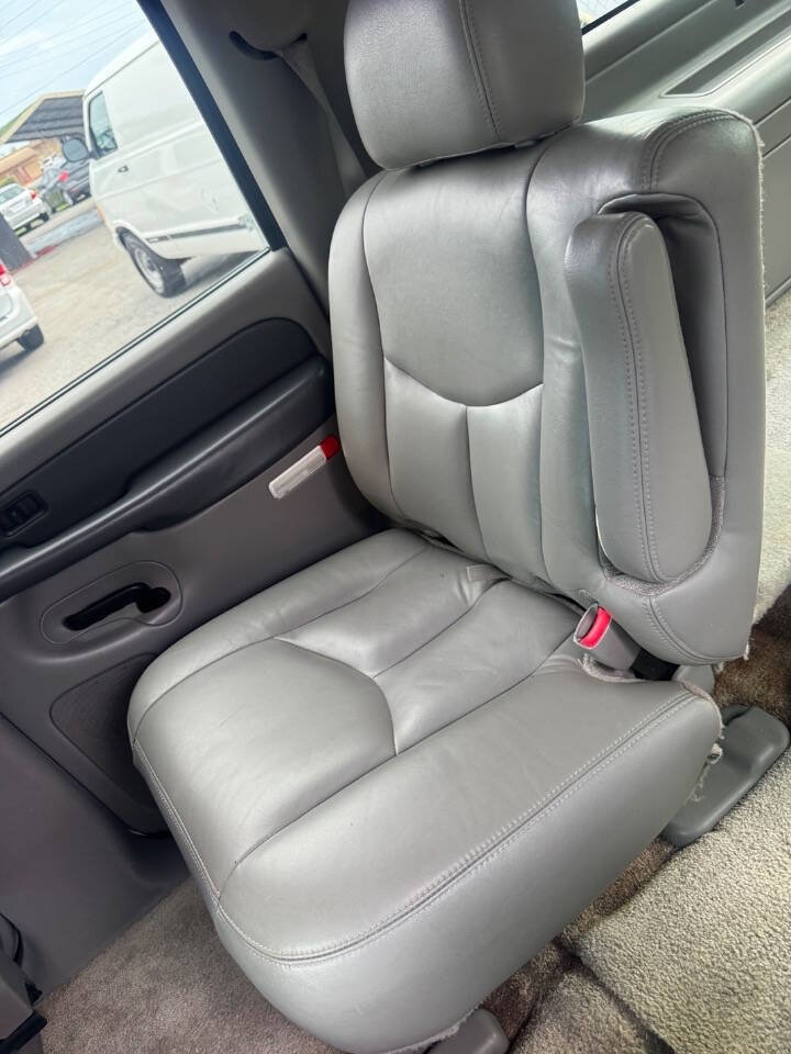 Used 2003 Chevrolet Suburban Z71 AWD/4WD image 14