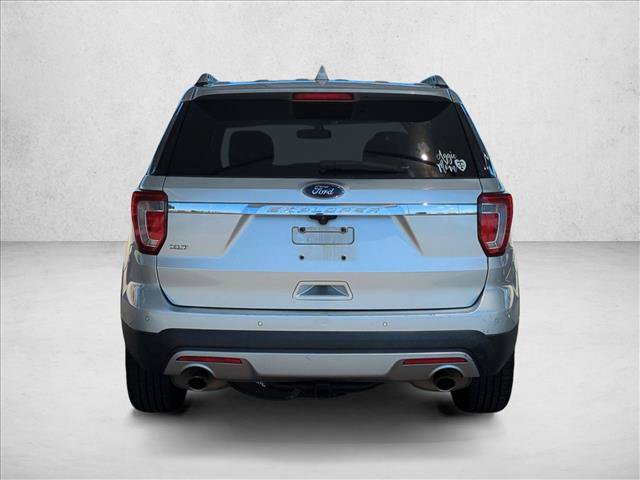 Used 2017 Ford Explorer XLT w/ Equipment Group 202A FWD image 6